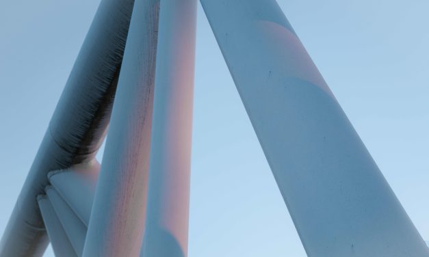An MINLP model for the optimal design of CO<sub>2</sub> transportation infrastructure in industrial clusters